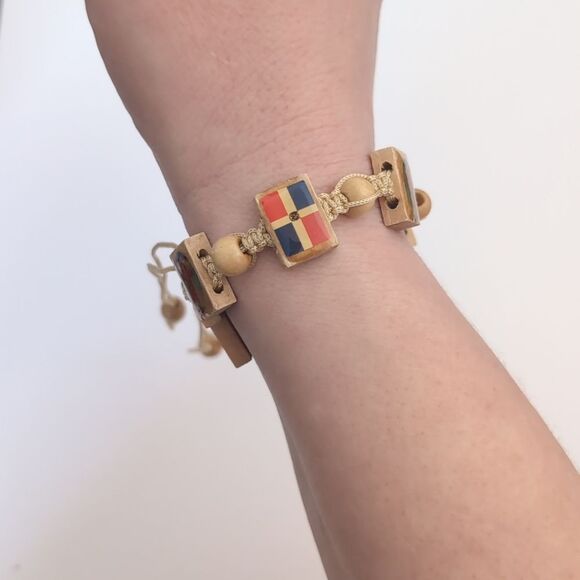 NWOT Cream Wood Beaded Catholic‎ Cross Adjustable Slider Bracelet - Picture 2 of 7